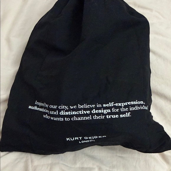 Kurt Geiger Multicolor Wave Pattern Box - Picture 7 of 7